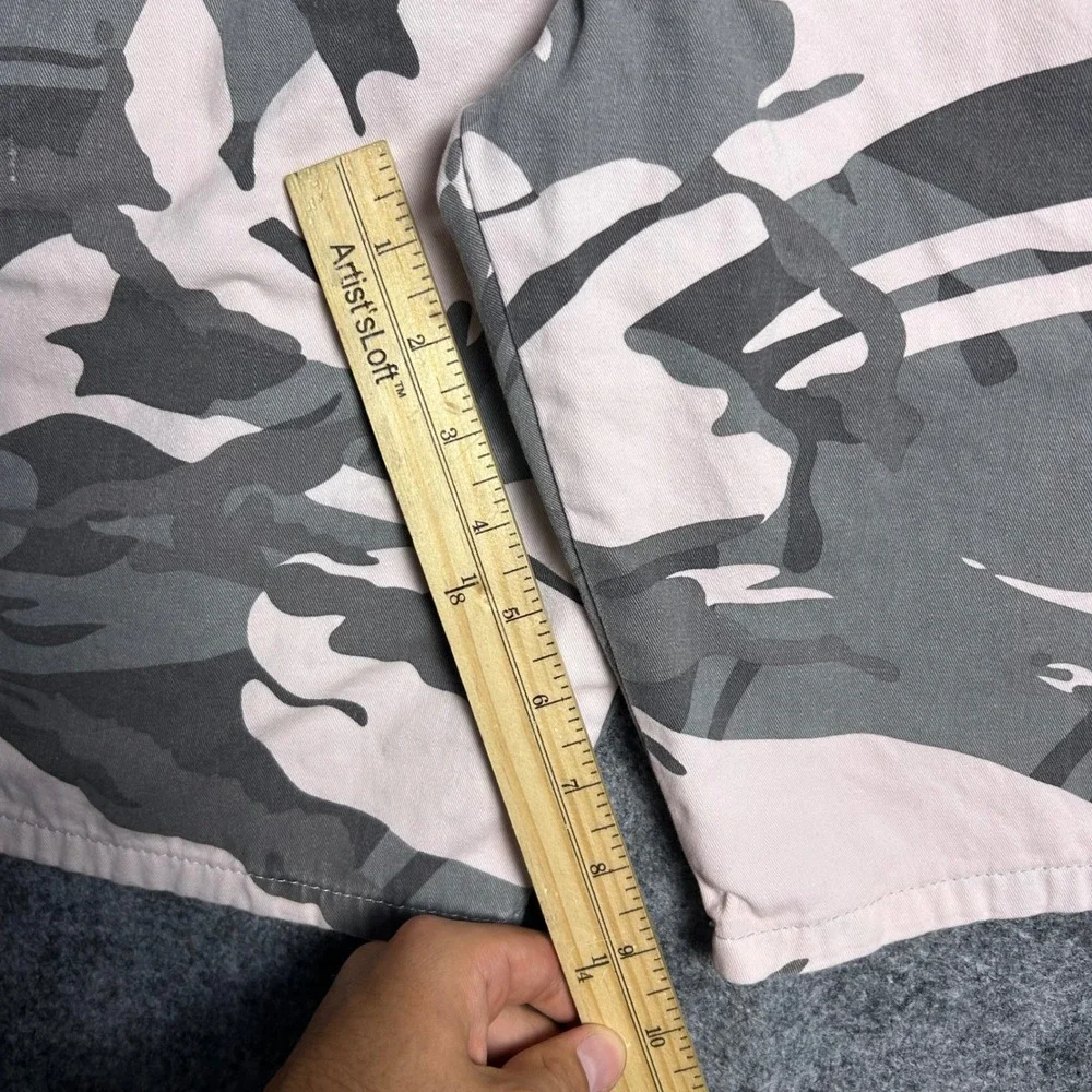 Wrangler Pink Grey Camo Cargo Shorts Baggy Skater Y2K Retro Size 36